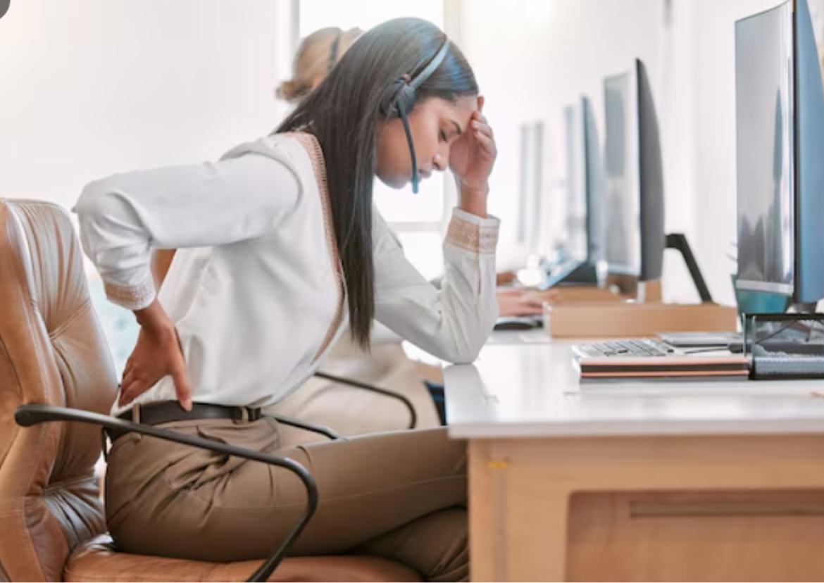 Realização de Análise Ergonômica do Trabalho (AET), avaliando postos e atividades laborais